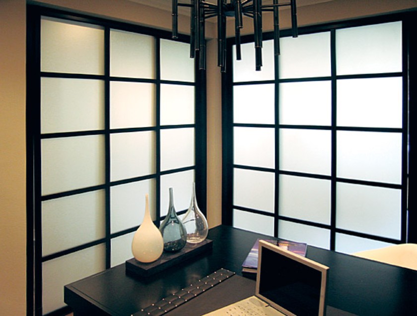 Угловая перегородка в японском стиле с матовым стеклом Якутск