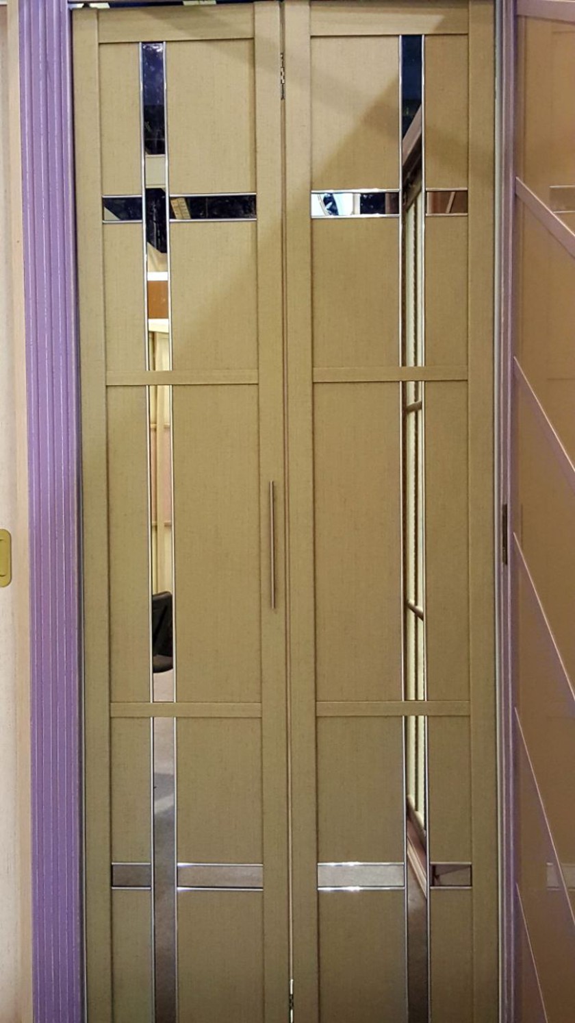 Двери гармошка шпонированные с зеркальным декором Якутск