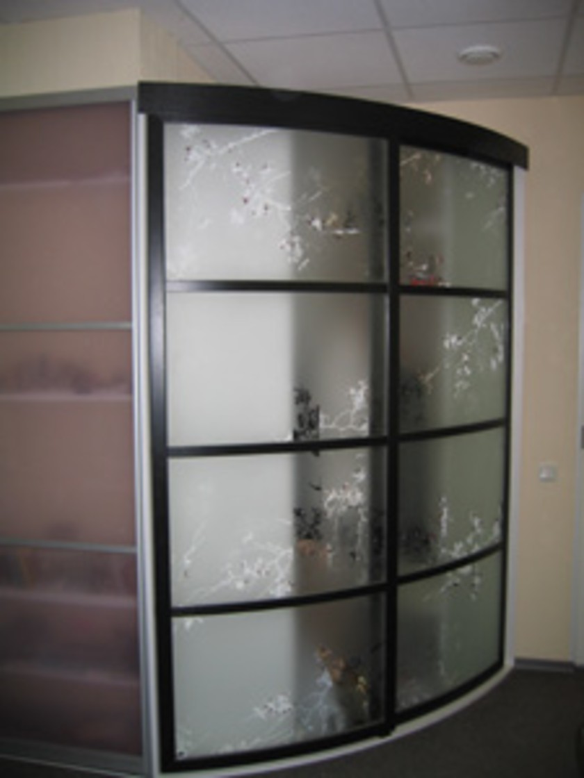 Шкаф купе радиусный с рисунком на стекле Якутск